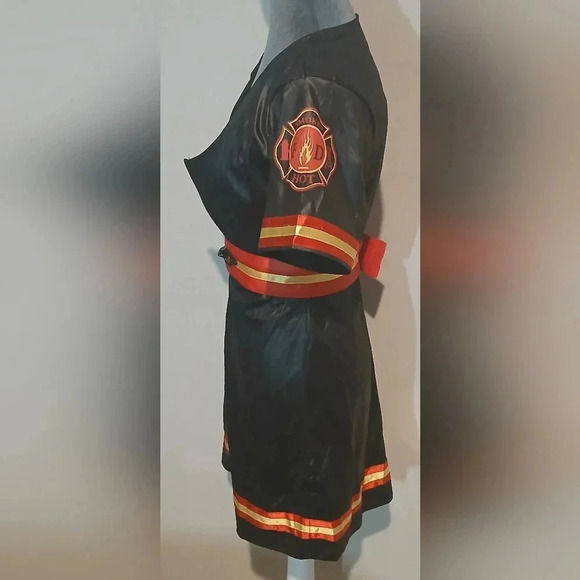 Women's "Smokin' Hot" Fire Fighter Costume - Picture 4 of 8